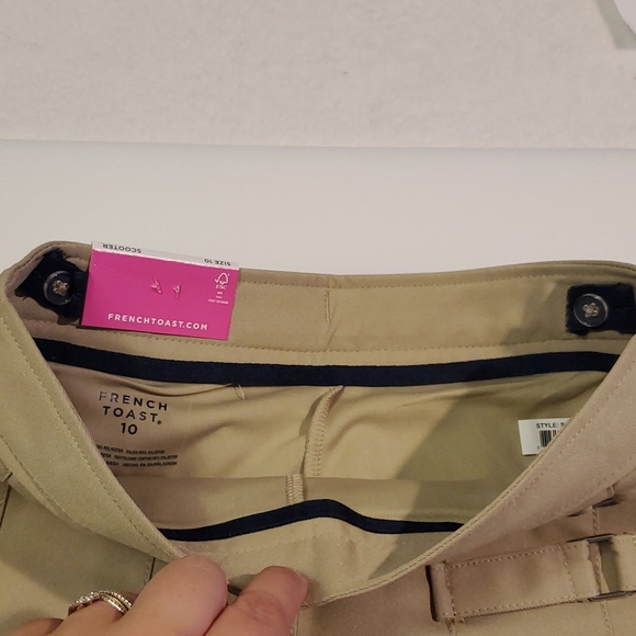 Khaki Skort!!! skirt/shorts. Adjustable Waist. Side zipper - Picture 6 of 6